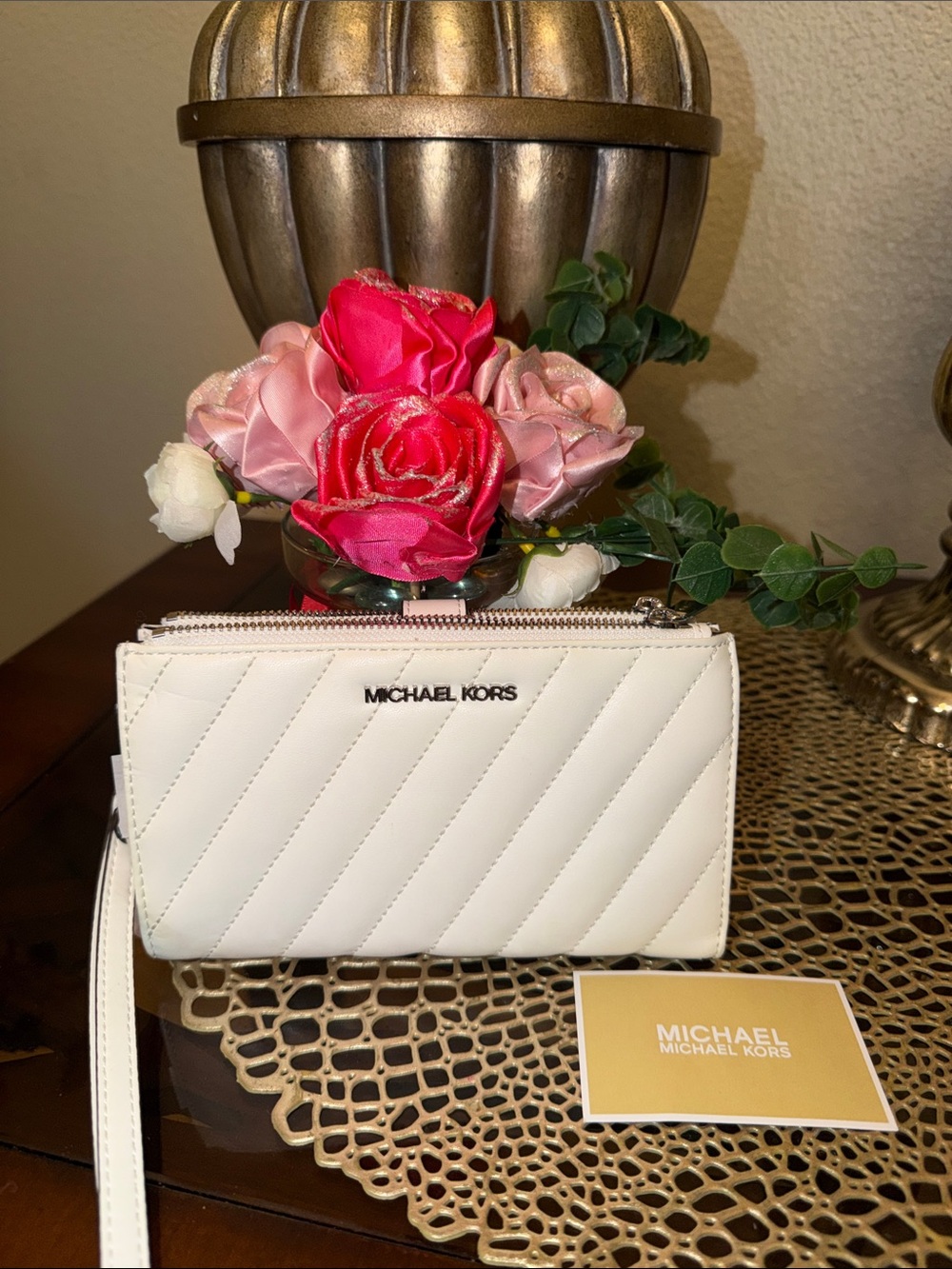 NWOT Michael Kors White Quilted Leather Zip Wristlet Wallet